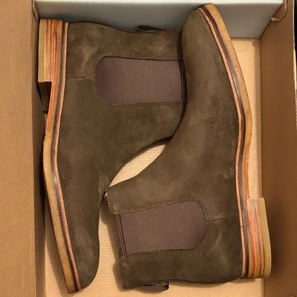 Clarks | Shoes | Clarks Mens Gobi Olive Suede Chelsea Boots  display picture 3